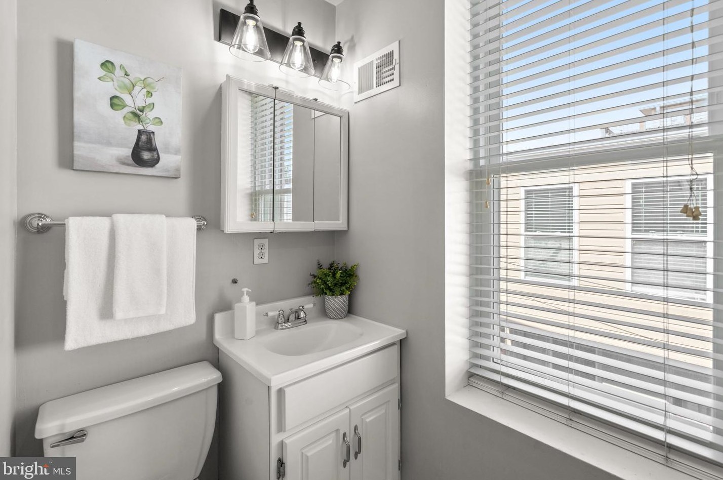 1303 Patapsco St, Baltimore MD 21225-4019 exterior