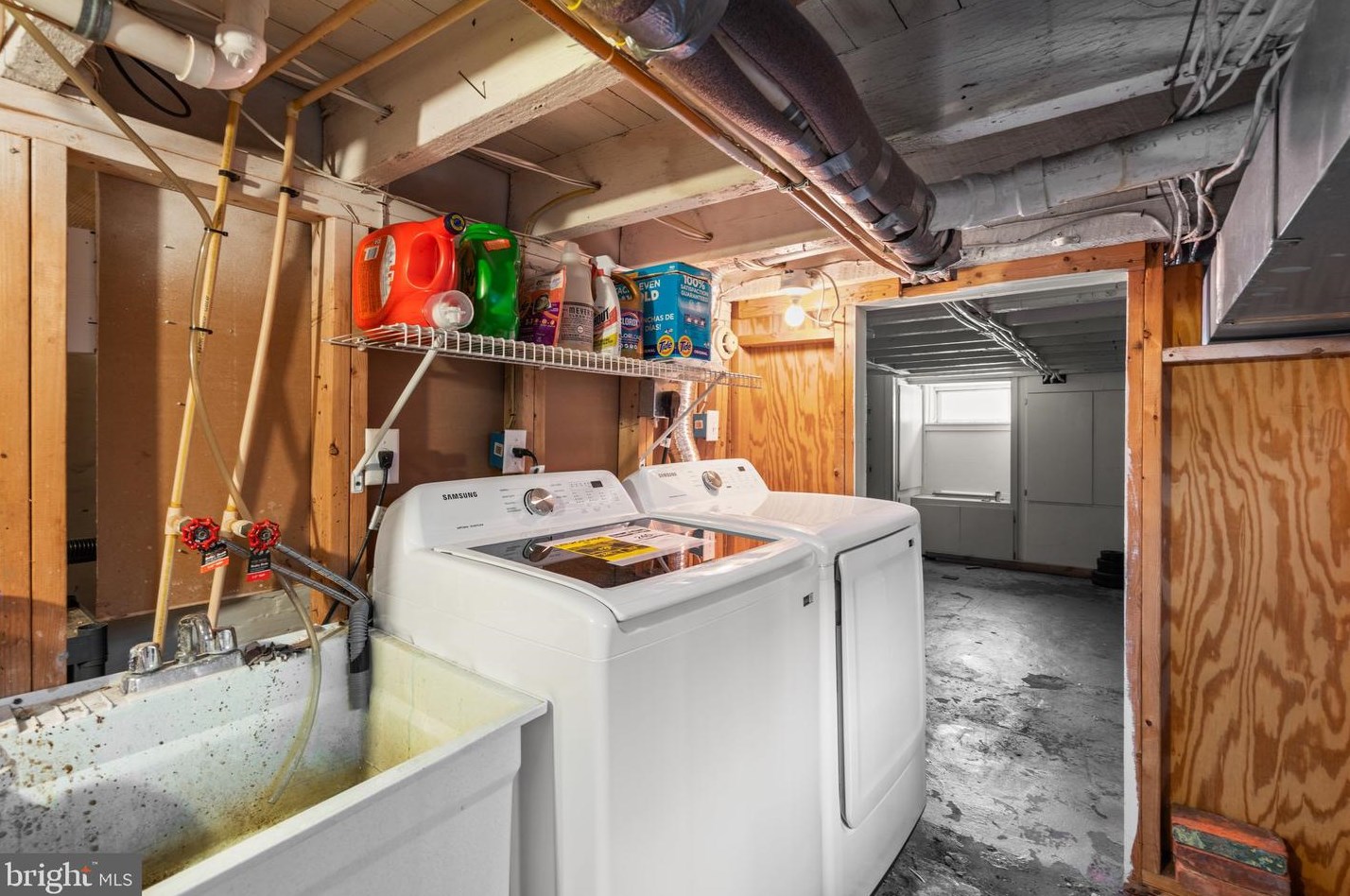 1303 Patapsco St, Baltimore MD 21225-4019 exterior