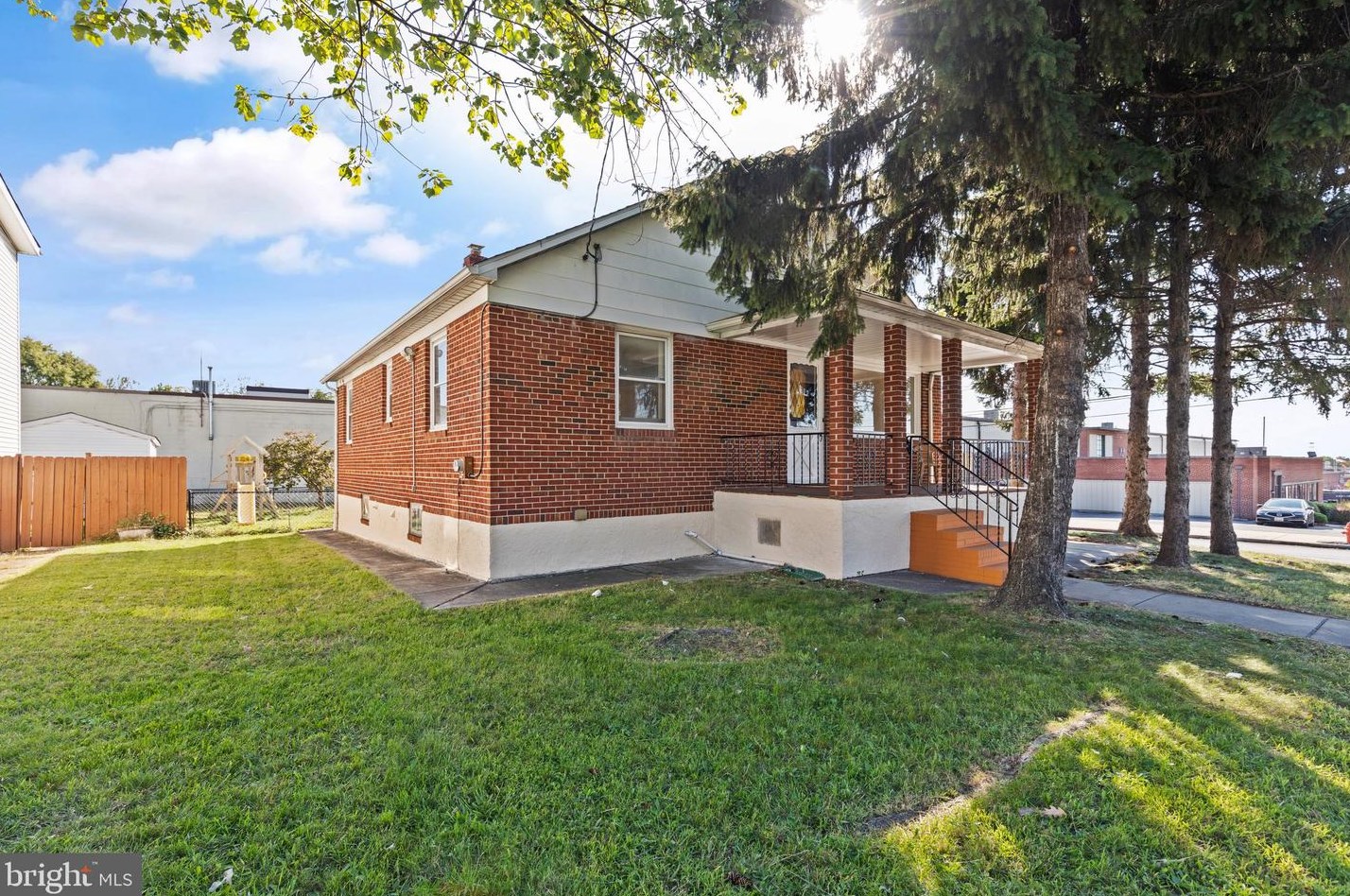 901 Kresson St, Baltimore MD  21224-4504 exterior