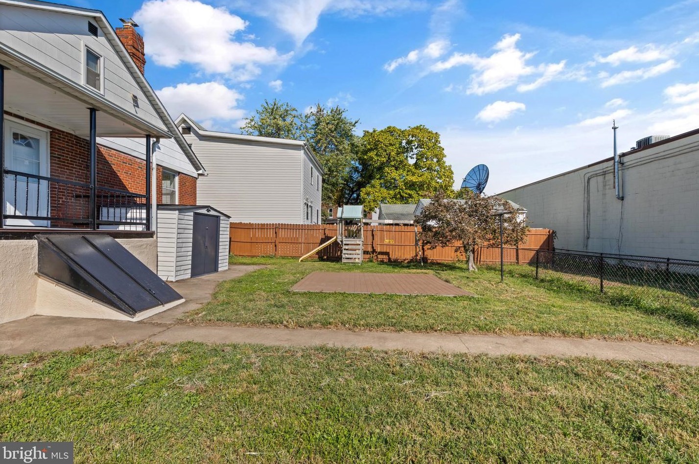 901 Kresson St, Baltimore MD  21224-4504 exterior