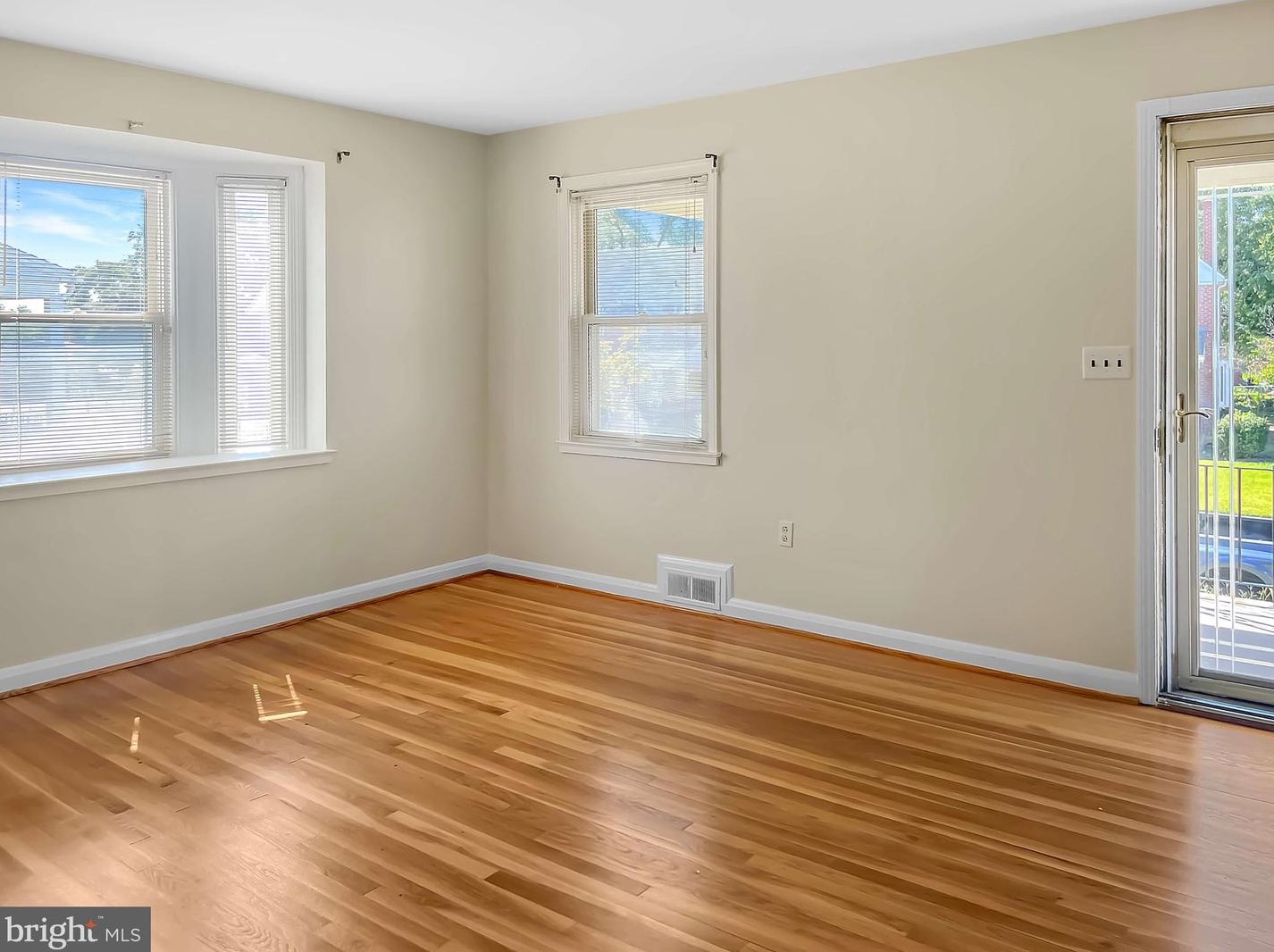 1638 Gleneagle Rd, Baltimore MD  21239-2434 exterior