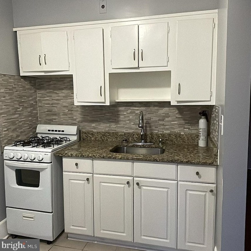 3939 Stokes Dr, Baltimore, MD 21229-1977