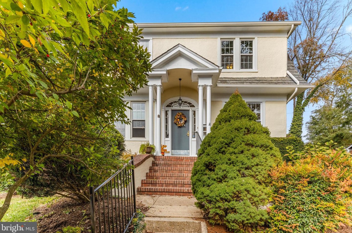 8 Mallow Hill Rd, Baltimore, MD 21229-3120