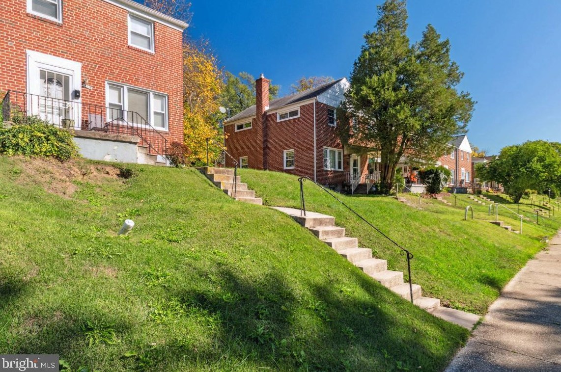 810 Reverdy Rd, Baltimore, MD 21212-3220