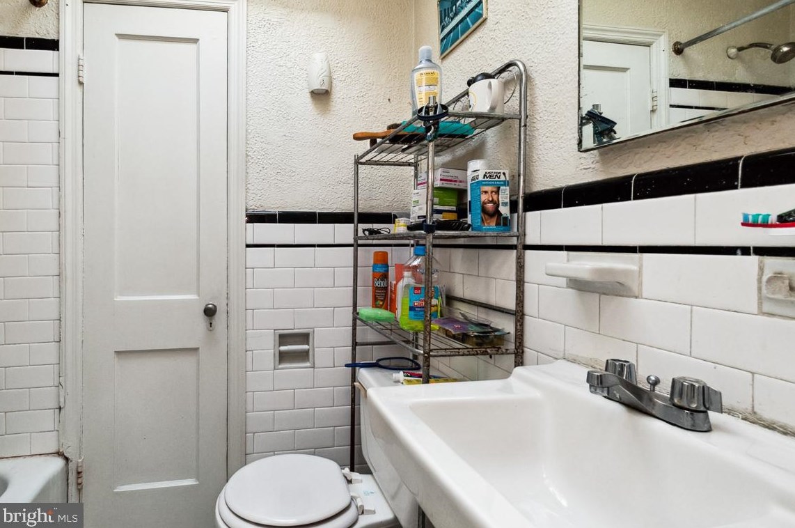 825 Woodington Rd, Baltimore MD  21229-1839 exterior