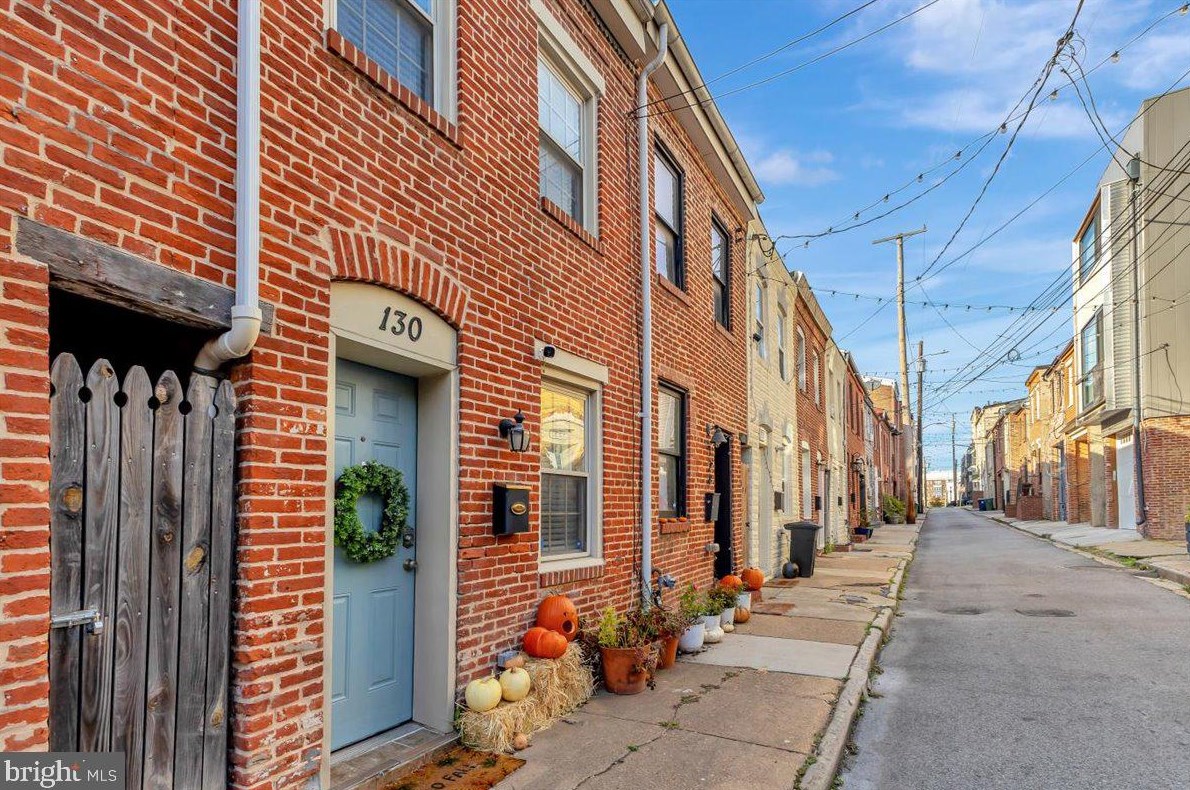 130 Chapel St, Baltimore MD  21231-1905 exterior