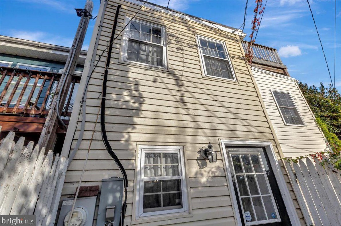 130 Chapel St, Baltimore MD  21231-1905 exterior