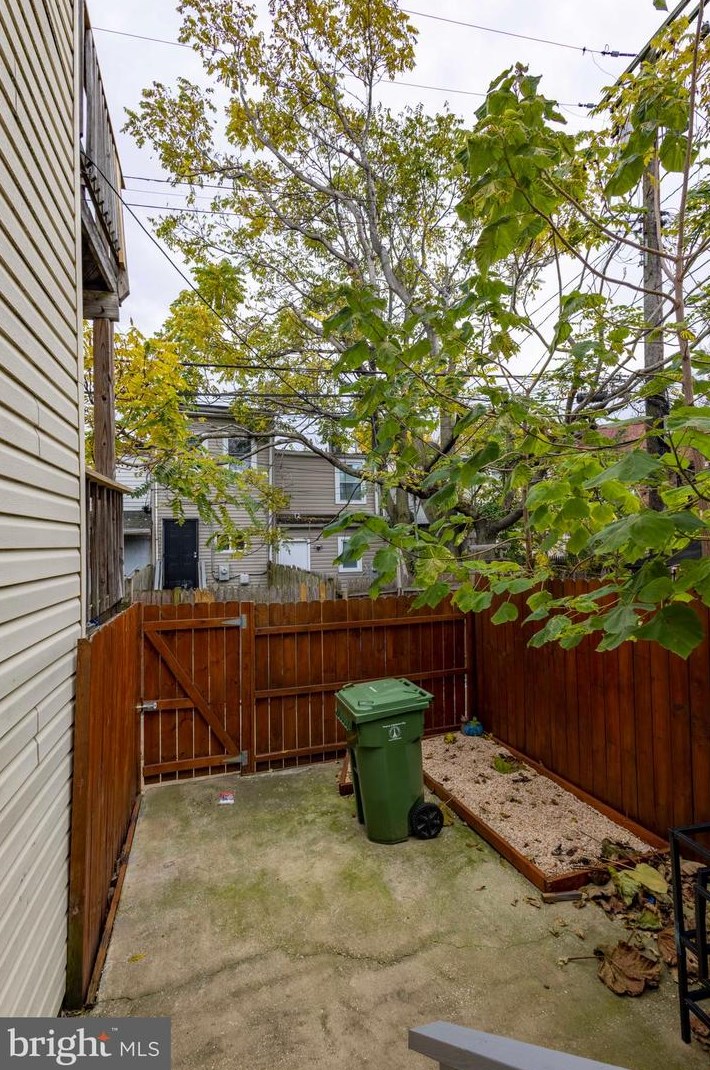 1271 Sargeant St, Baltimore, MD 21223