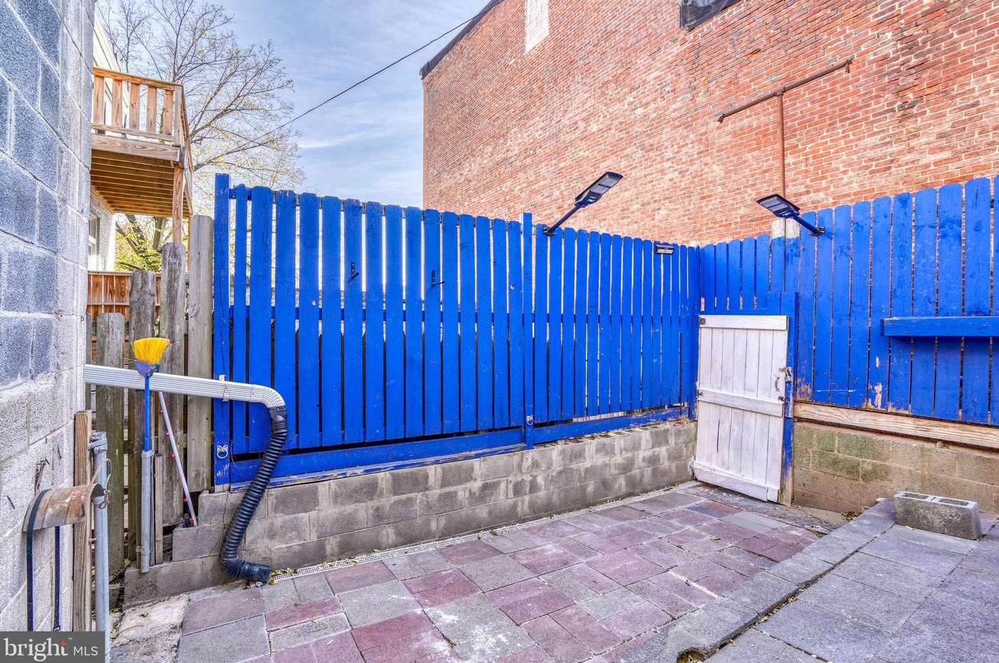 1705 Hollins St, Baltimore MD  21223-2310 exterior