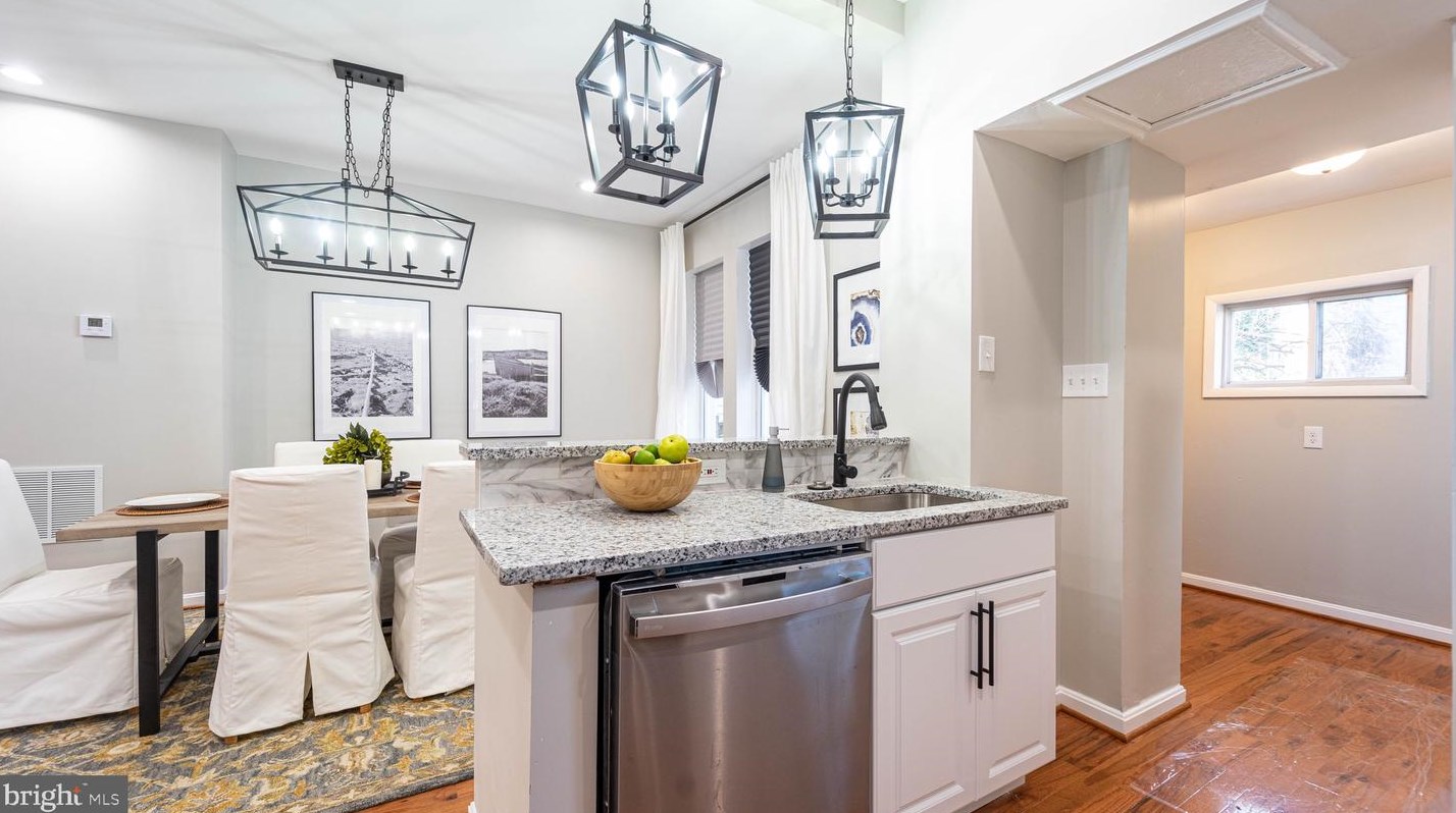 412 Mount Holly St, Baltimore MD  21229-2925 exterior