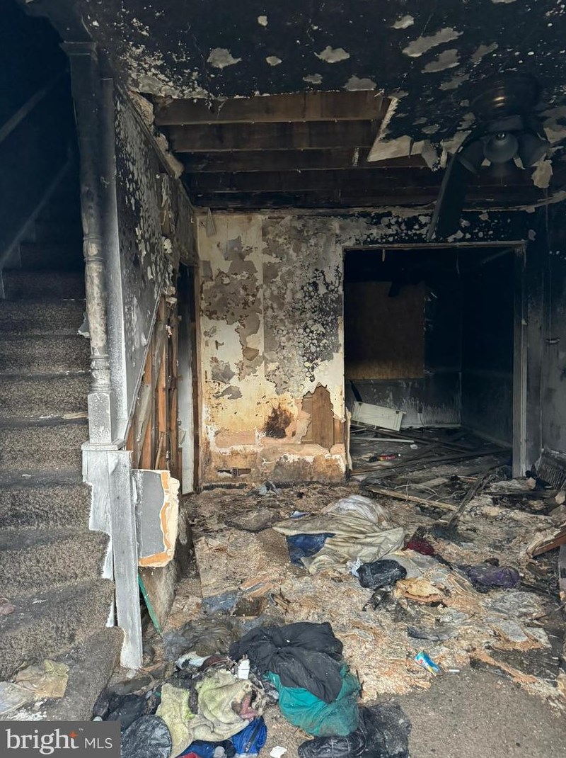 3828 10th St, Baltimore MD  21225-2204 exterior