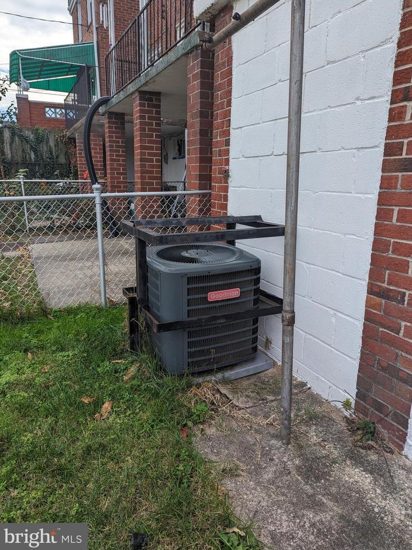 3938 Kenyon Ave, Baltimore MD  21213-2122 exterior