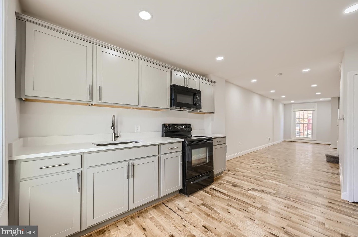 423 Montford Ave, Baltimore MD  21224-1018 exterior