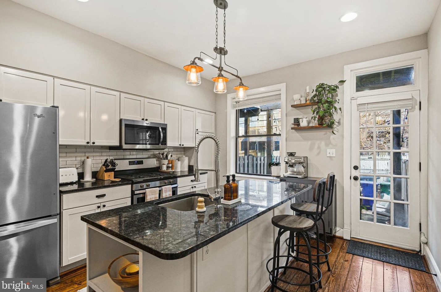 13 Curley St, Baltimore, MD 21224-1330