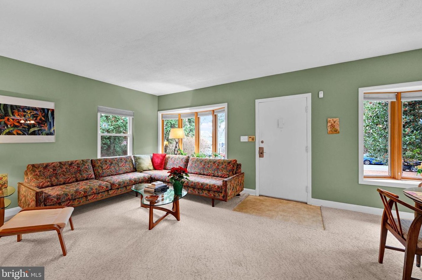 5713 Oakshire Rd, Baltimore, MD 21209-4217