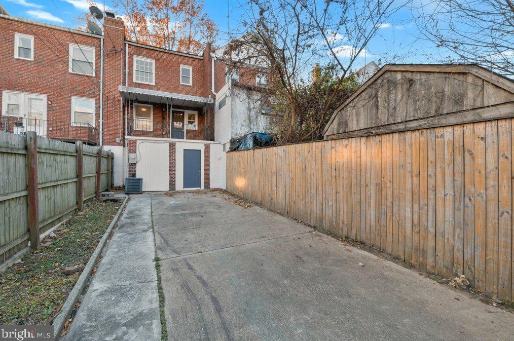 3926 Kenyon Ave, Baltimore MD  21213-2122 exterior