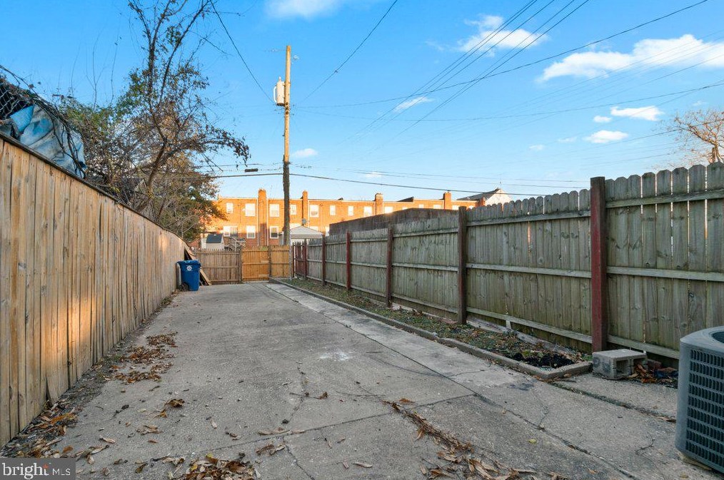 3926 Kenyon Ave, Baltimore MD  21213-2122 exterior