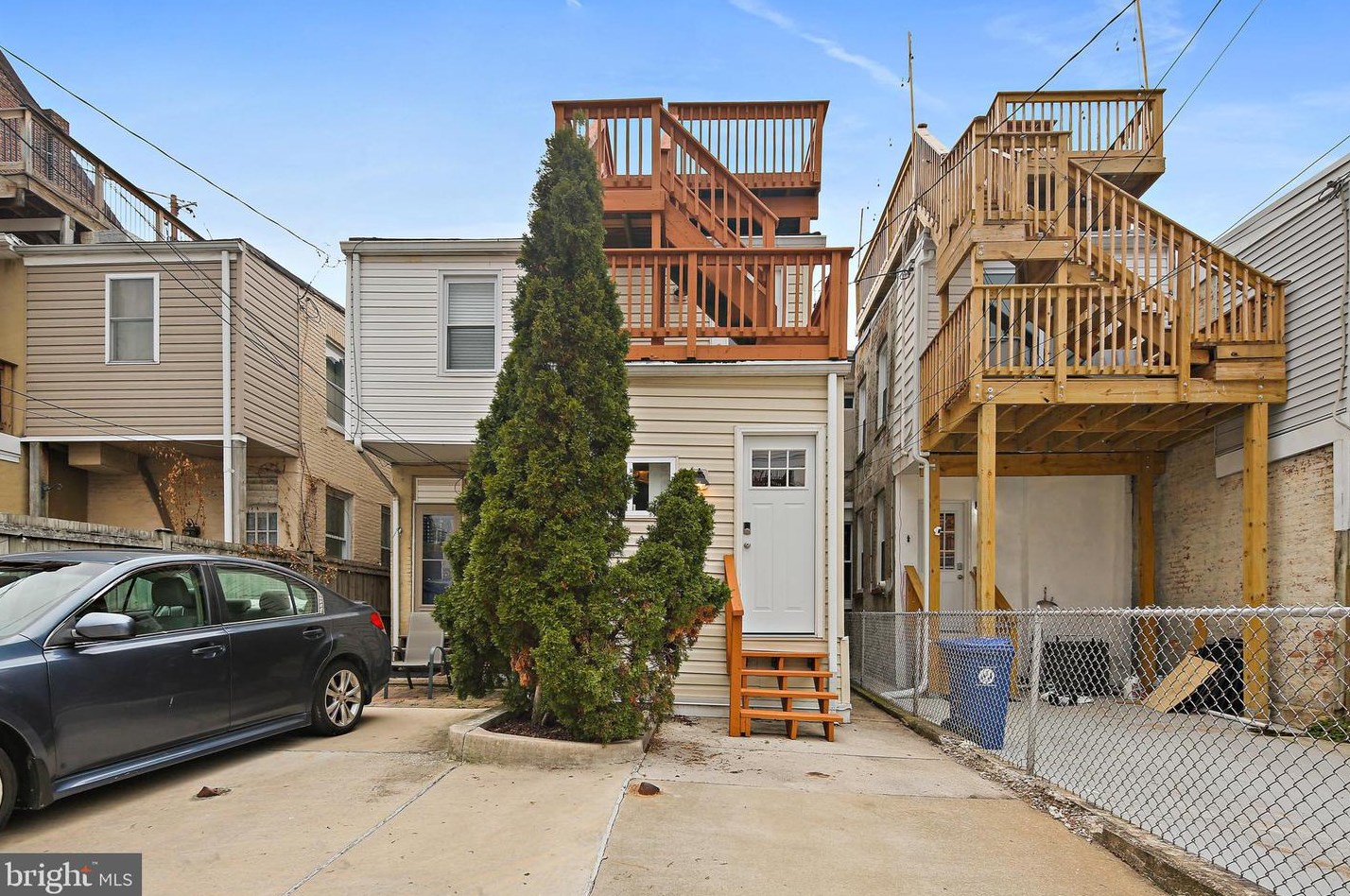 136 Clement St, Baltimore MD  21230-4511 exterior