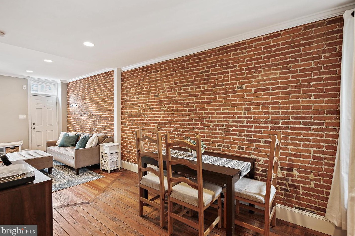 136 Clement St, Baltimore MD  21230-4511 exterior