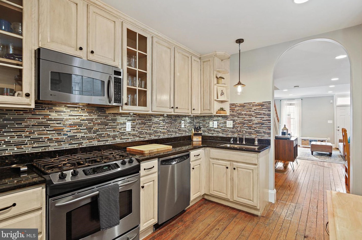 136 Clement St, Baltimore MD  21230-4511 exterior