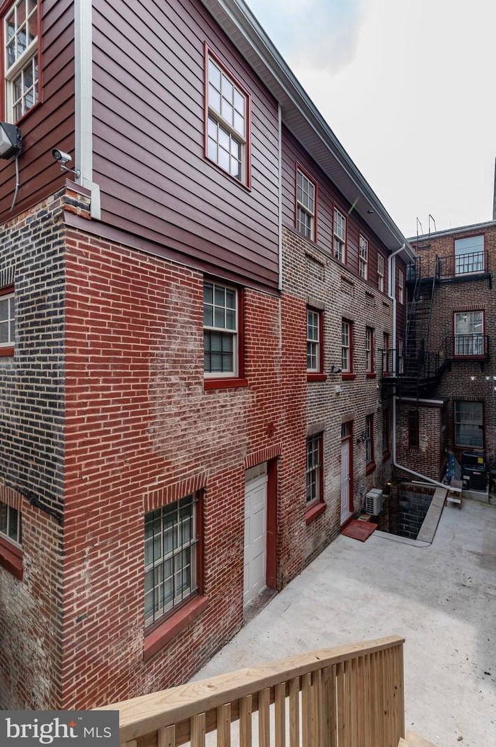 108 Saratoga St, Baltimore MD  21201-3545 exterior