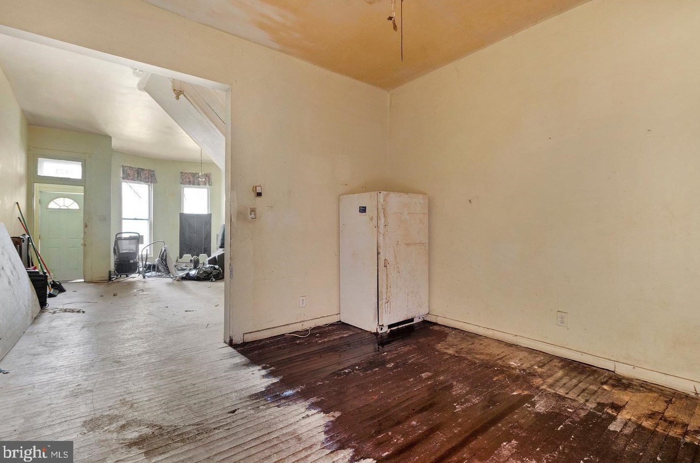 1921 Oak Hill Ave, Baltimore, MD 21218-6335