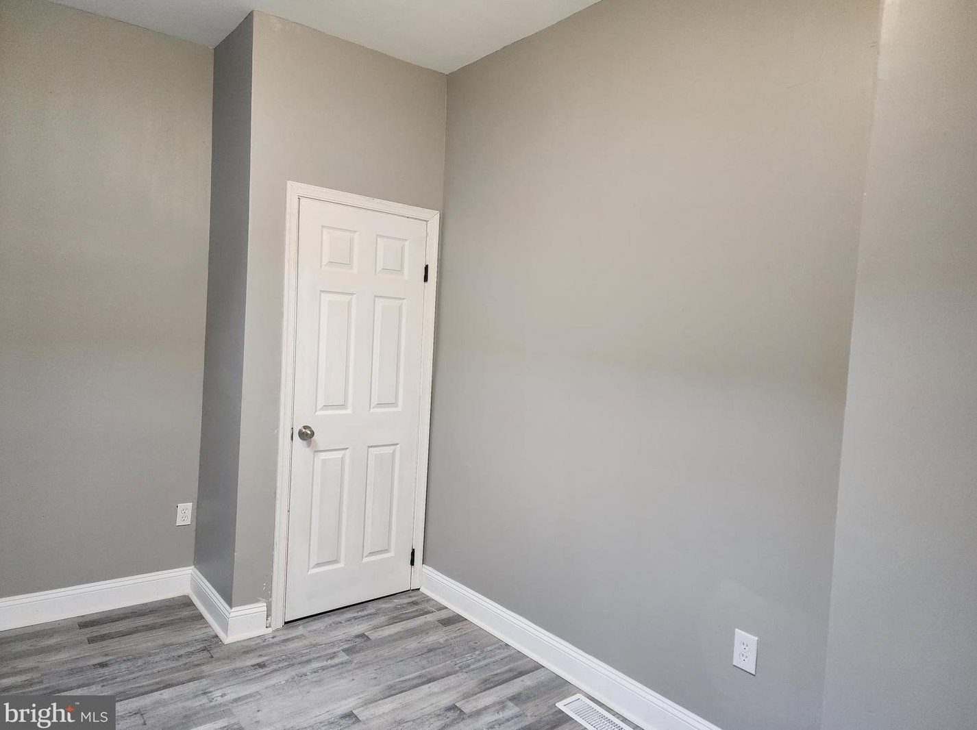 2824 Monument St, Baltimore MD  21205-2739 exterior