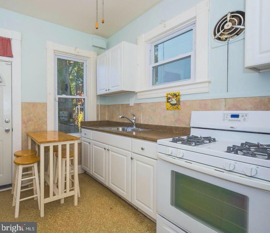 407 Cambria St, Baltimore MD  21225-1834 exterior