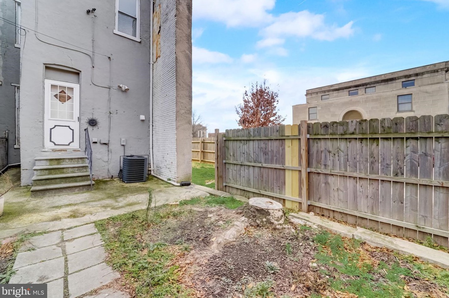 302 21st St, Baltimore MD  21218-6119 exterior