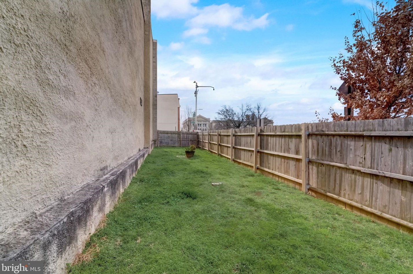 302 21st St, Baltimore MD  21218-6119 exterior