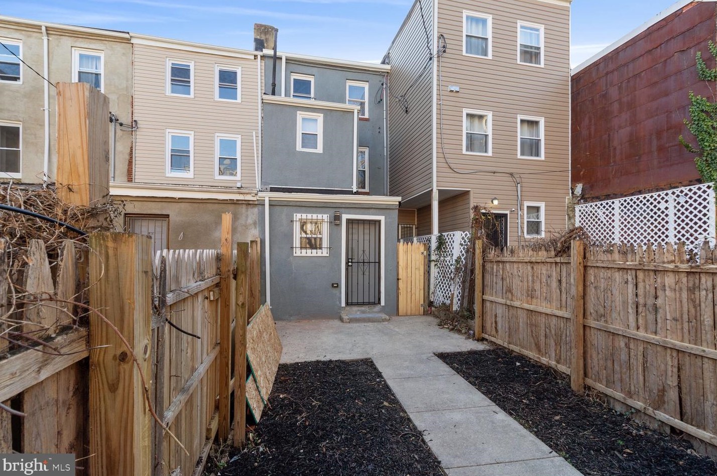 932 Bennett Pl, Baltimore MD  21223-1311 exterior