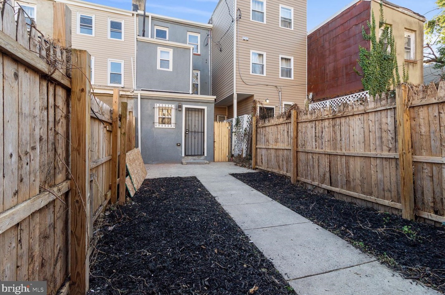 932 Bennett Pl, Baltimore MD  21223-1311 exterior