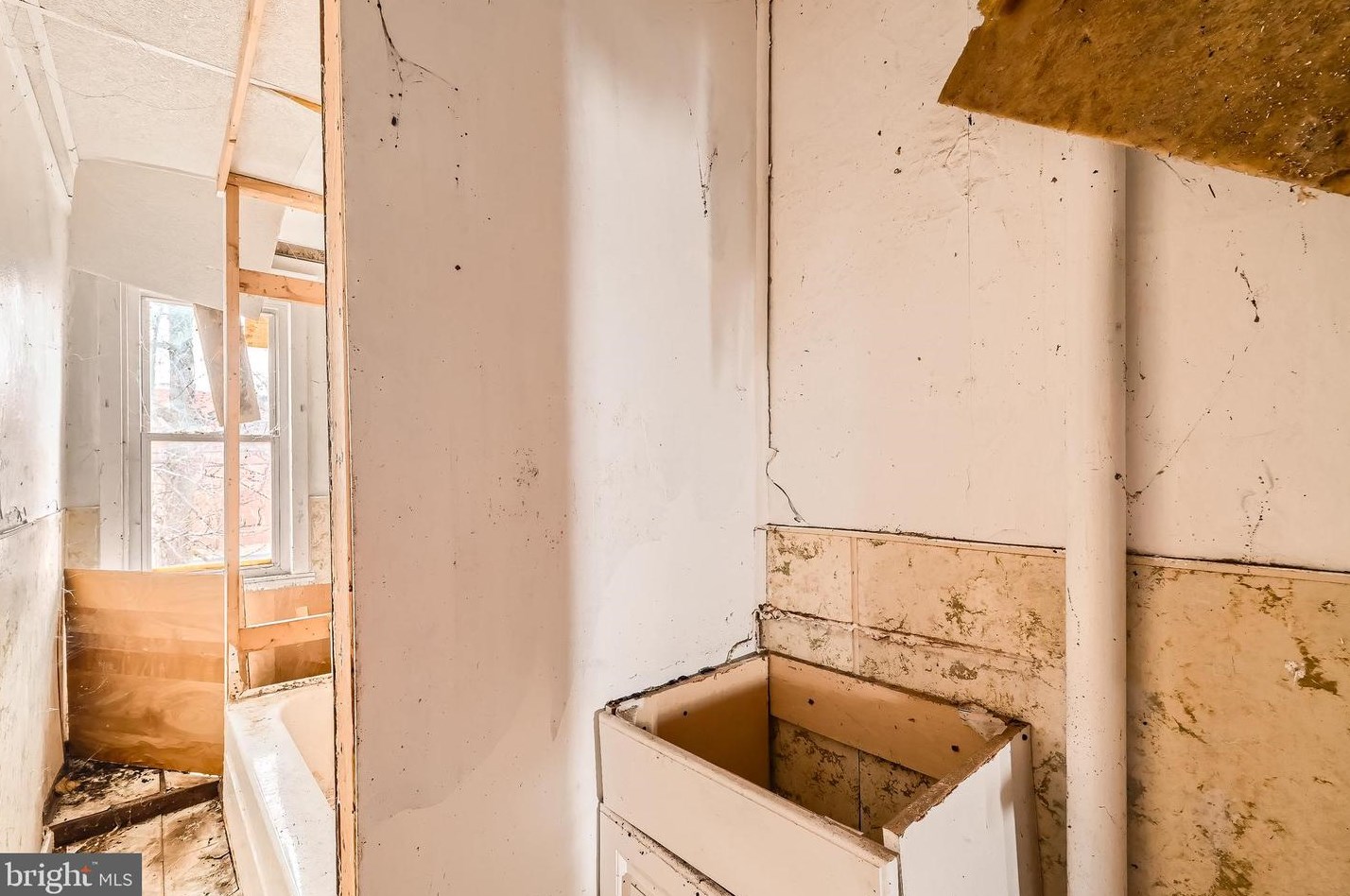 2140 Wilkens Ave, Baltimore MD  21223-3336 exterior