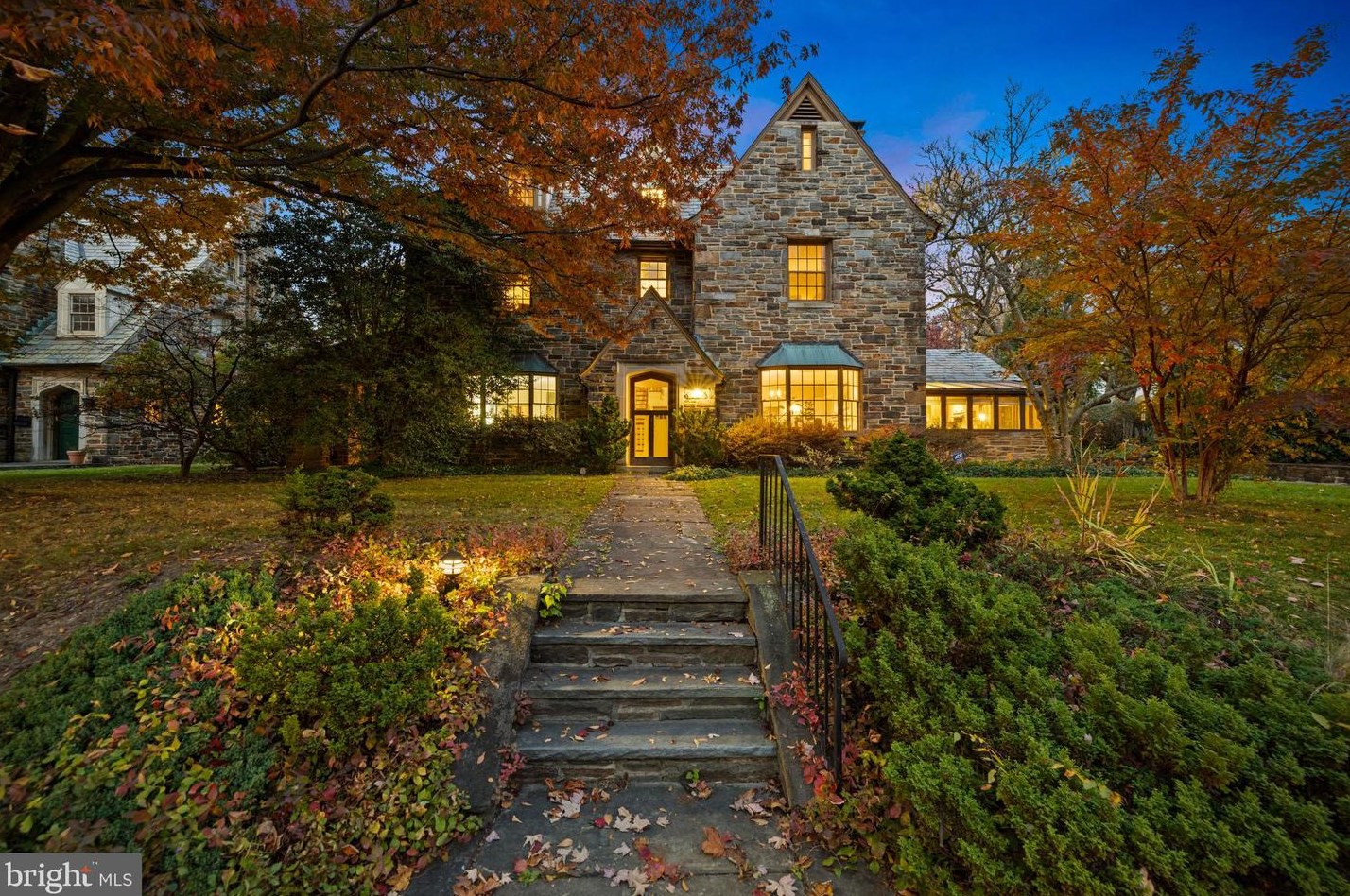 6 Highfield Rd, Baltimore, MD 21218-1136