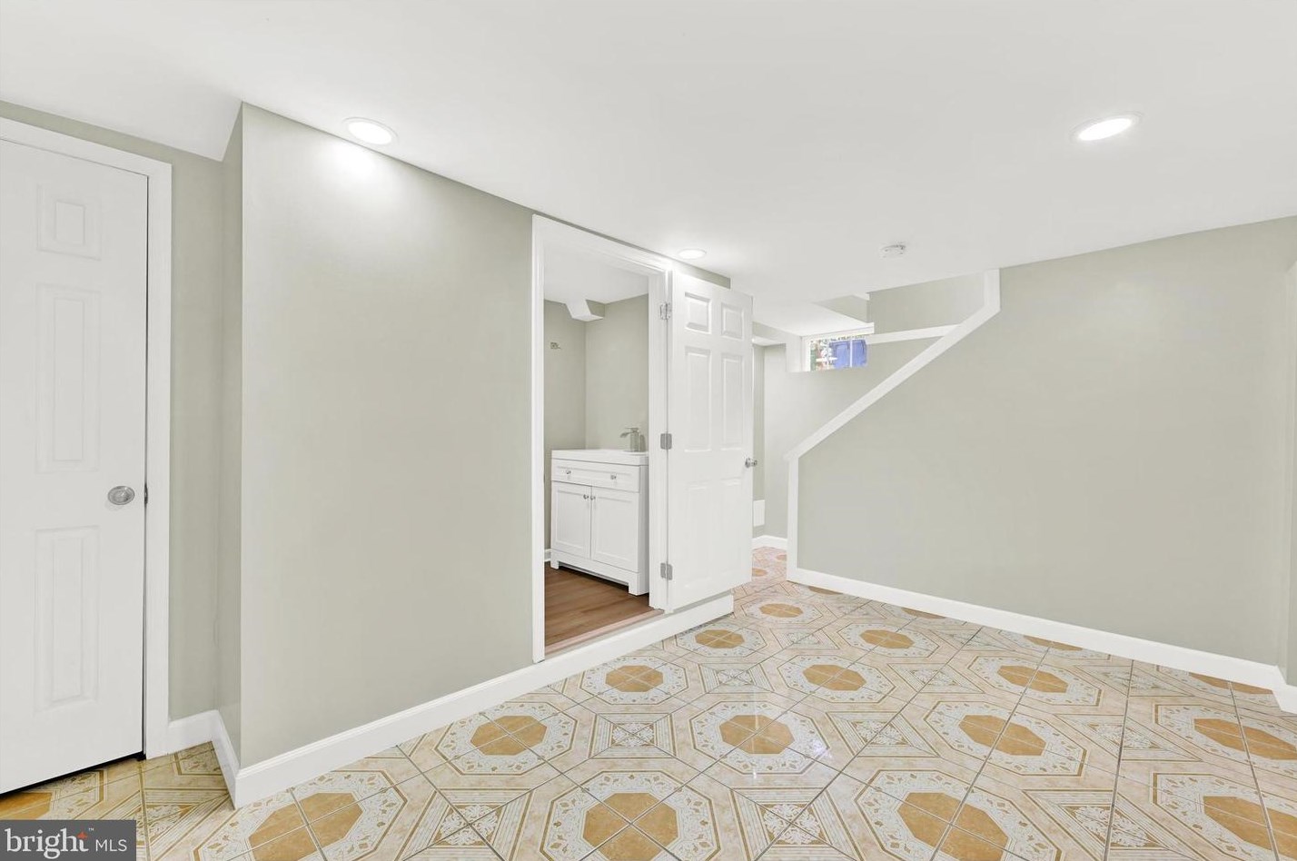 3206 Mary Ave, Baltimore MD 21206-2631 exterior