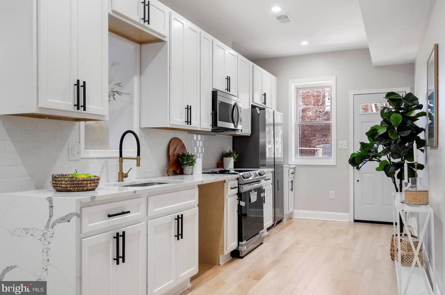 2103 Barclay St, Baltimore MD 21218-5846 exterior