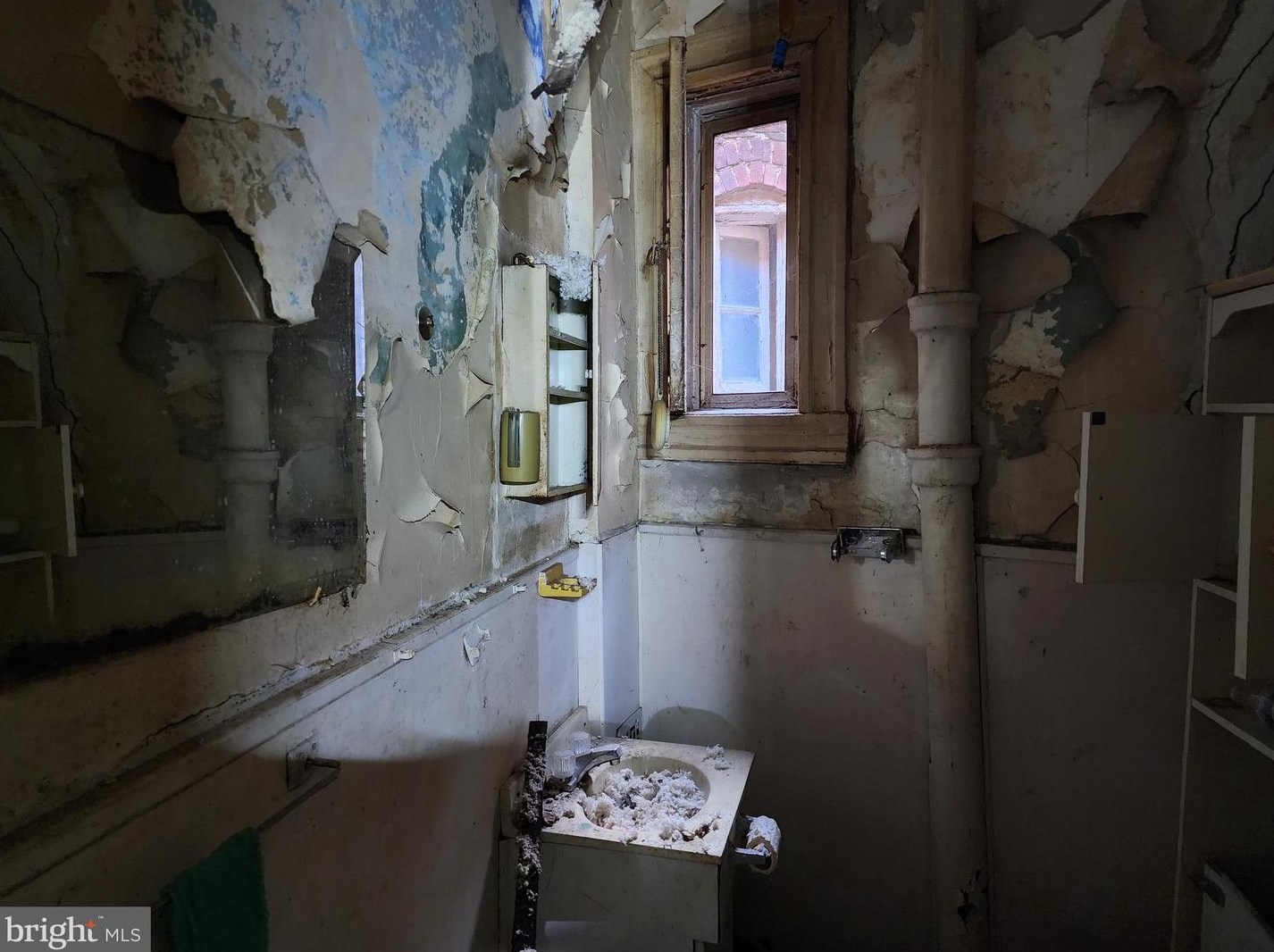 3205 Grayson St, Baltimore, MD 21216-3410