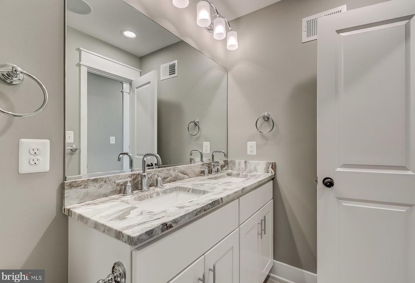 2921 Dillon St, Baltimore MD  21224-4834 exterior