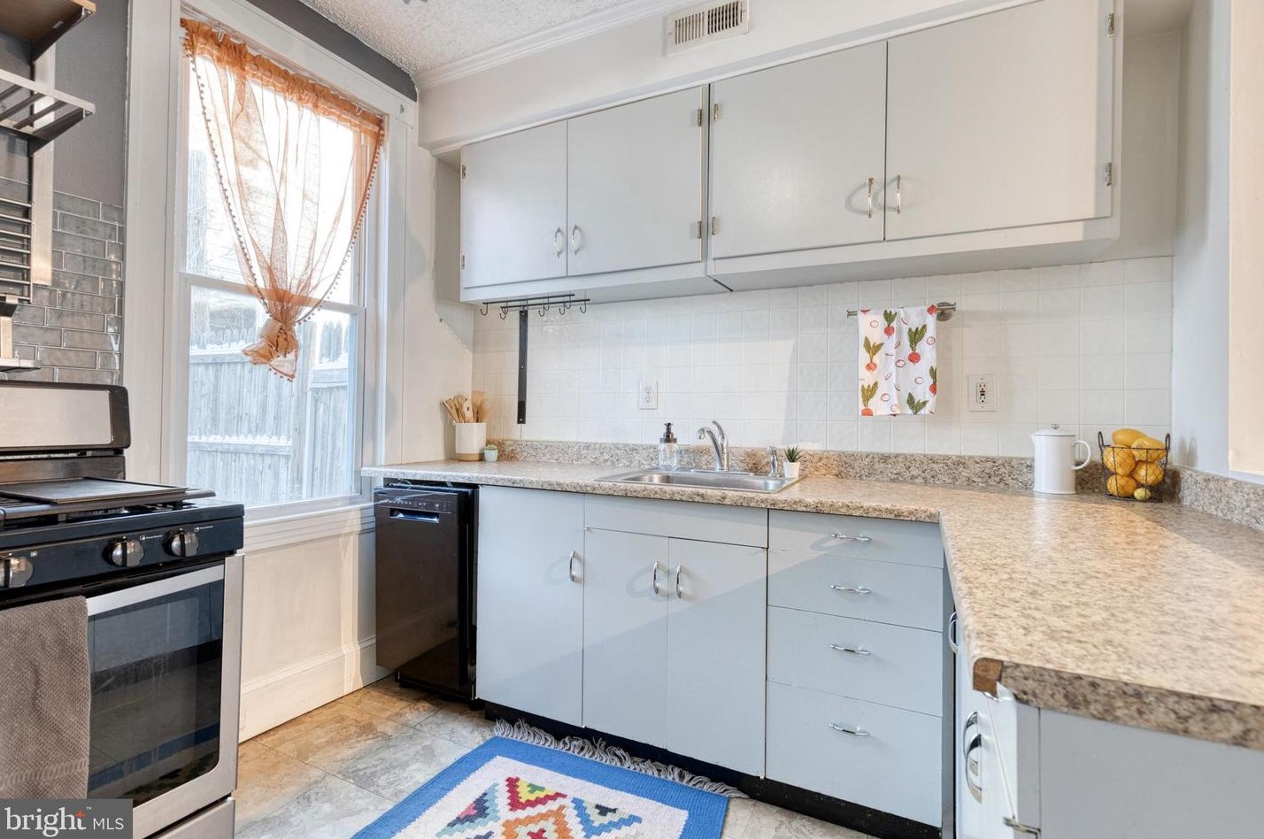 1200 Cox St, Baltimore MD  21211-1729 exterior