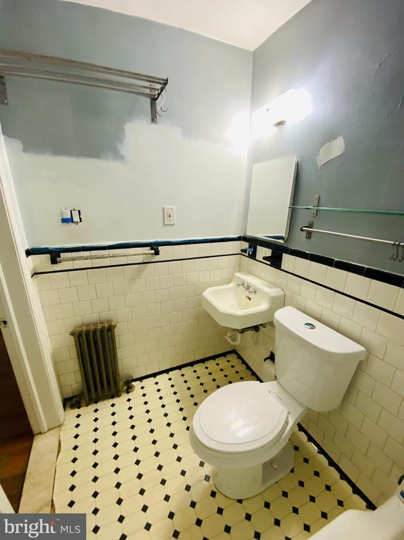 6141 Macbeth Dr, Baltimore MD 21239-1910 exterior