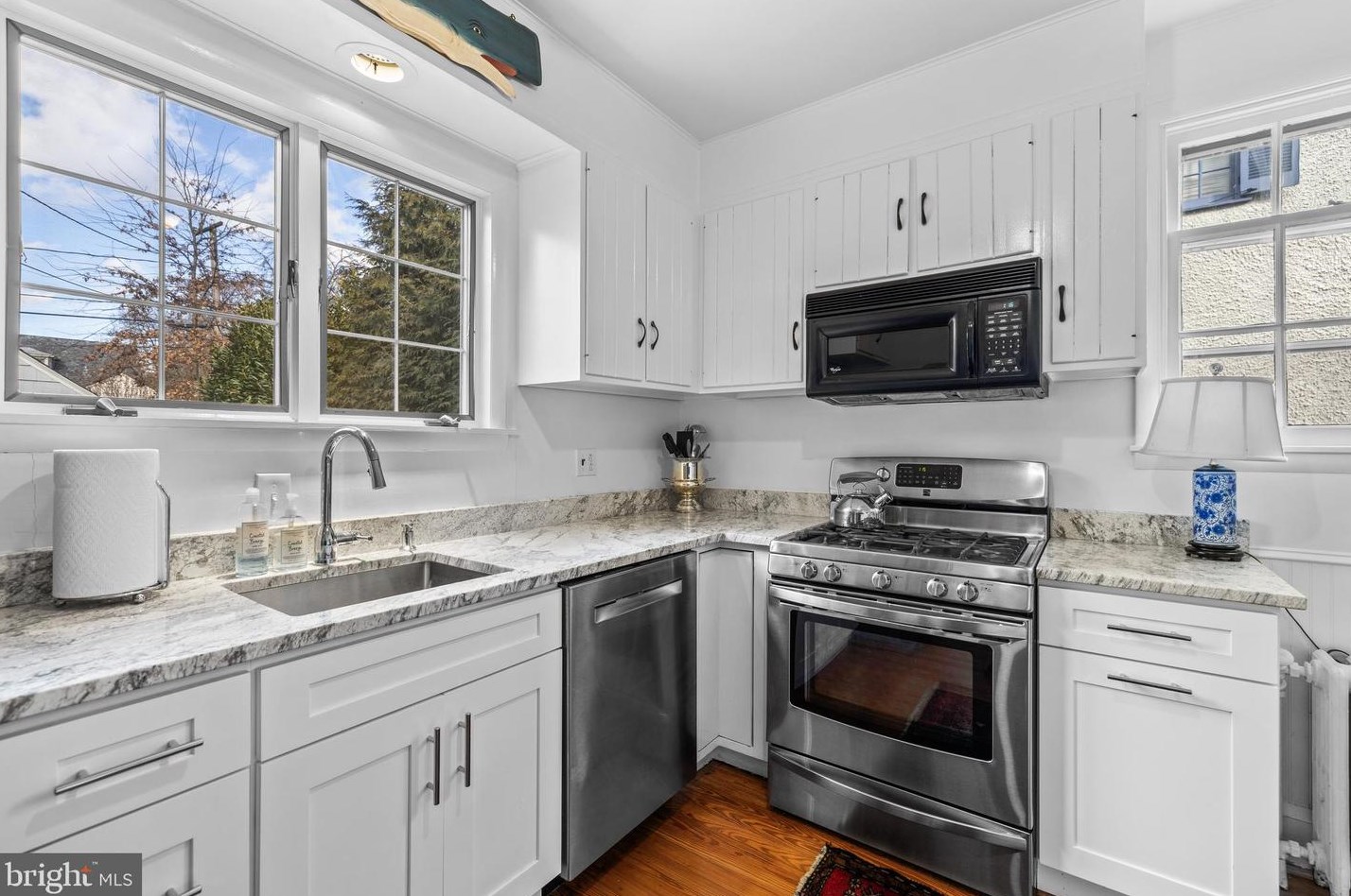 320 Broxton Rd, Baltimore MD 21212-3531 exterior