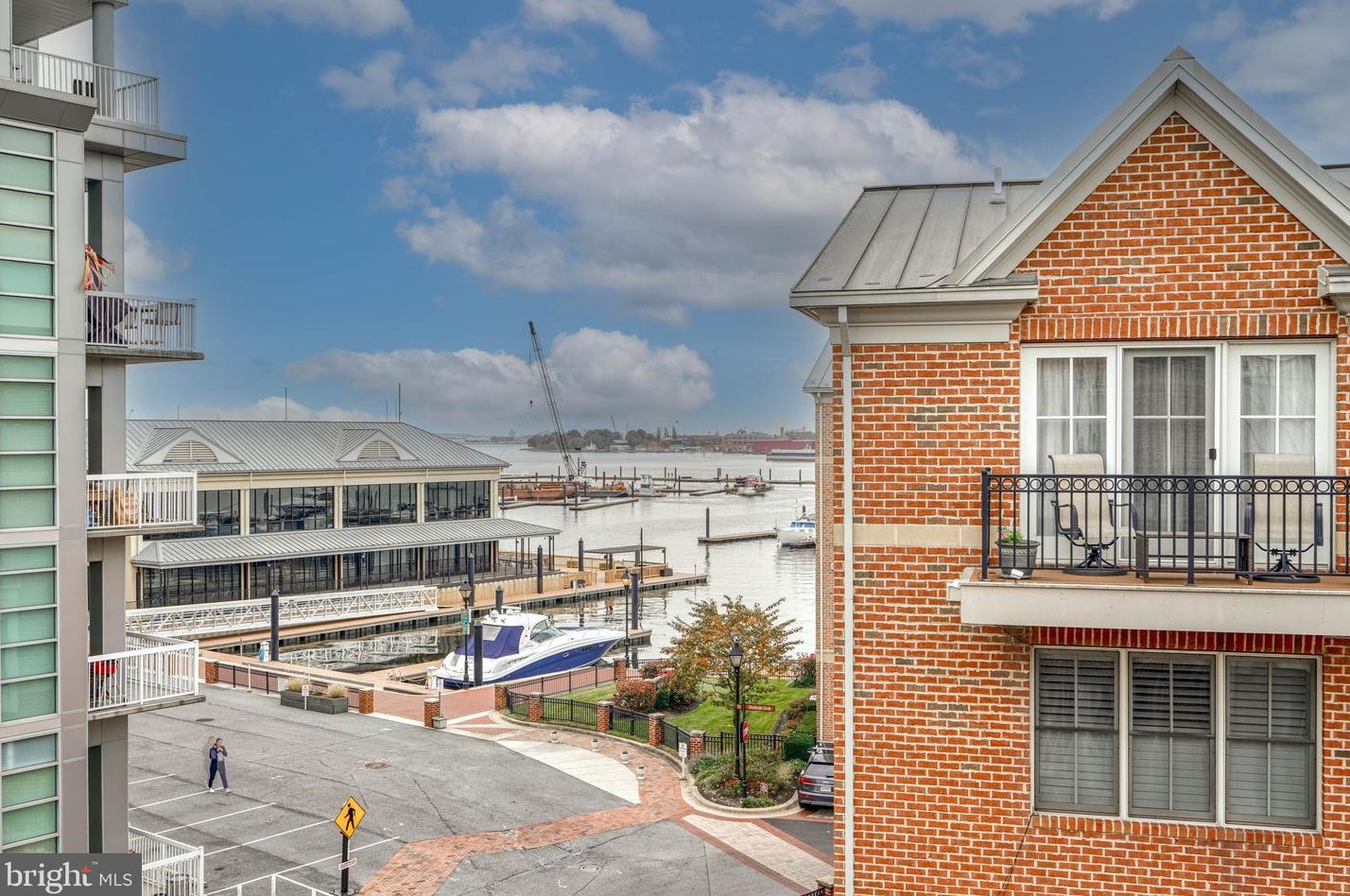 2613 Lighthouse Ln, Baltimore, MD 21224-4989