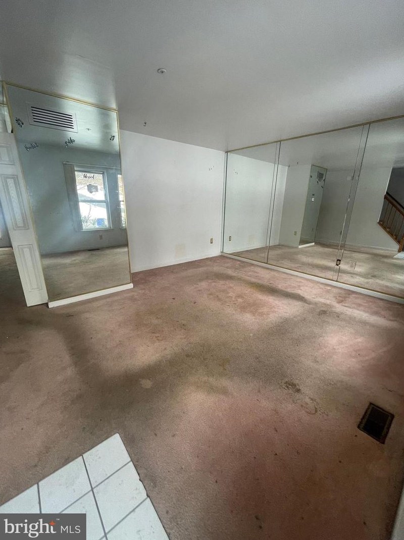 116 Rock Glen Rd, Baltimore, MD 21229-3209