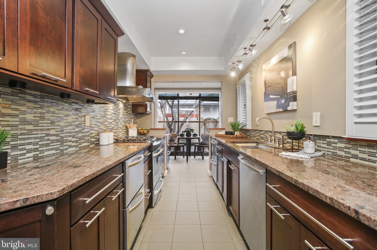 39 Henrietta St, Baltimore MD  21230-3936 exterior