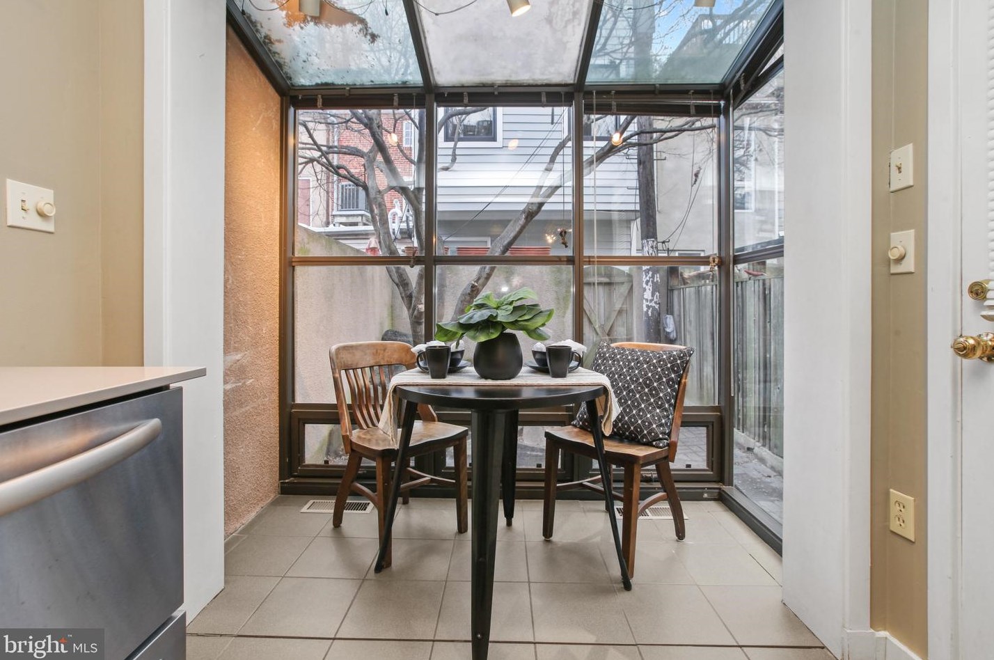 39 Henrietta St, Baltimore MD  21230-3936 exterior