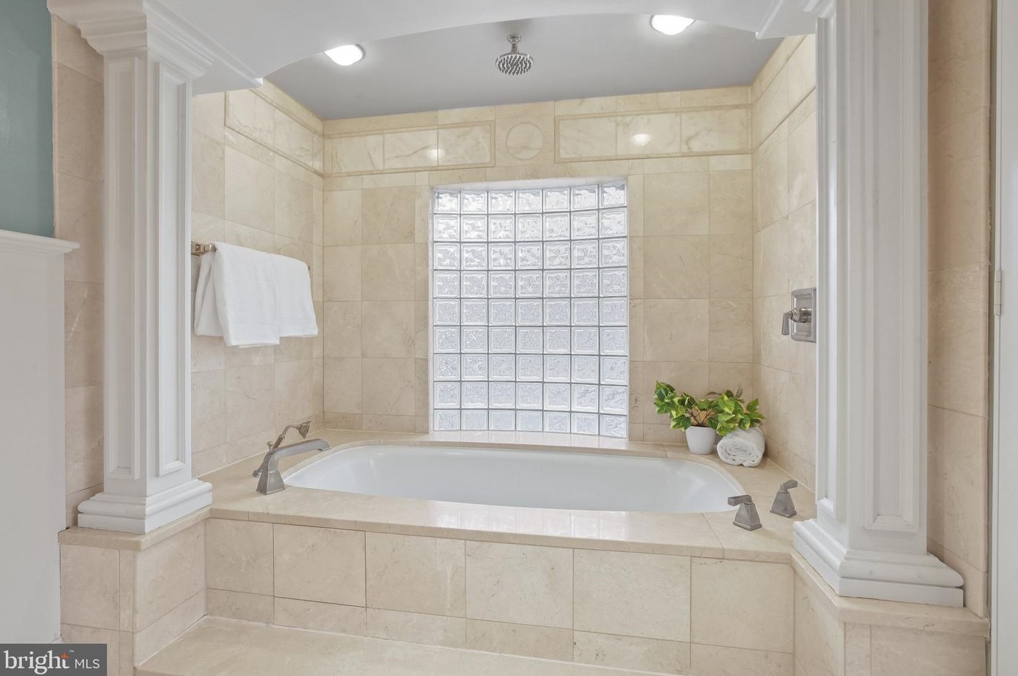 39 Henrietta St, Baltimore MD  21230-3936 exterior