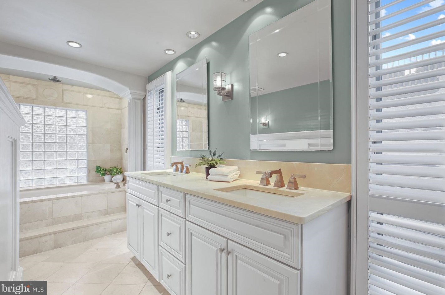 39 Henrietta St, Baltimore MD  21230-3936 exterior