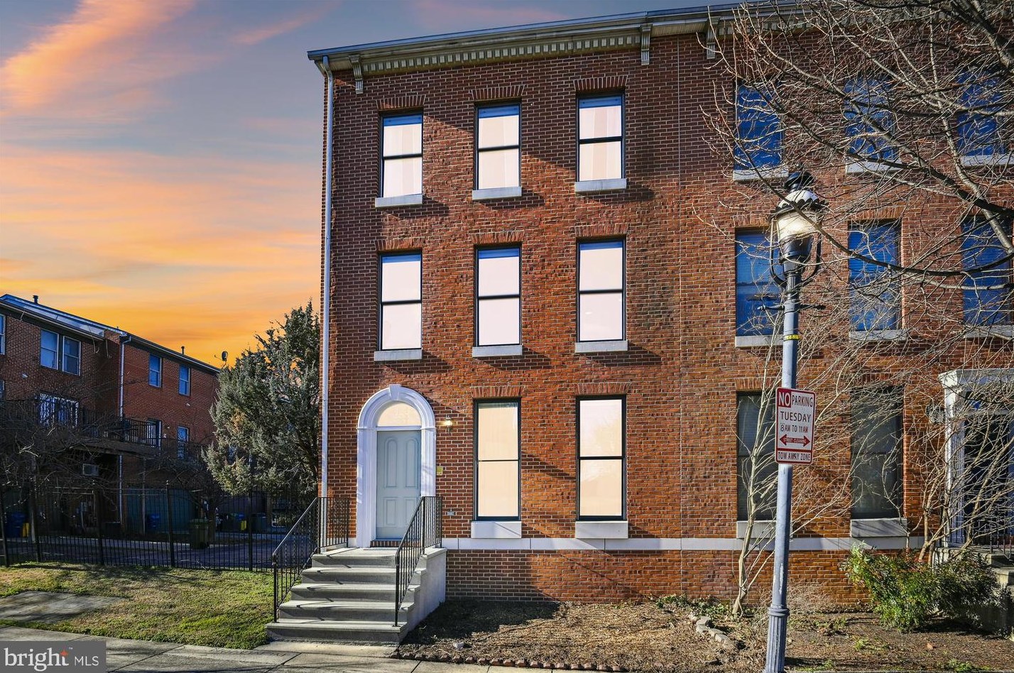 288 Robert St, Baltimore, MD 21217-4344