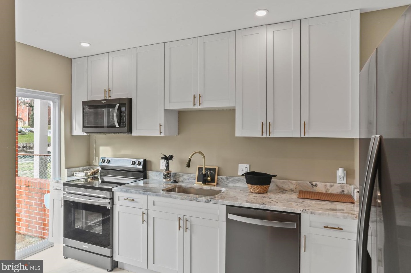 708 Cooks Ln, Baltimore MD  21229-1314 exterior