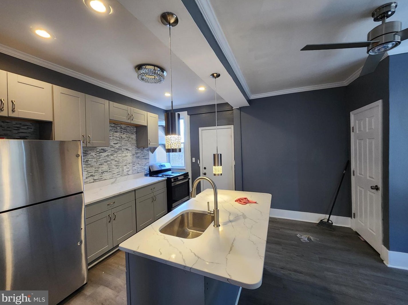 5032 Palmer Ave, Baltimore MD 21215-6008 exterior